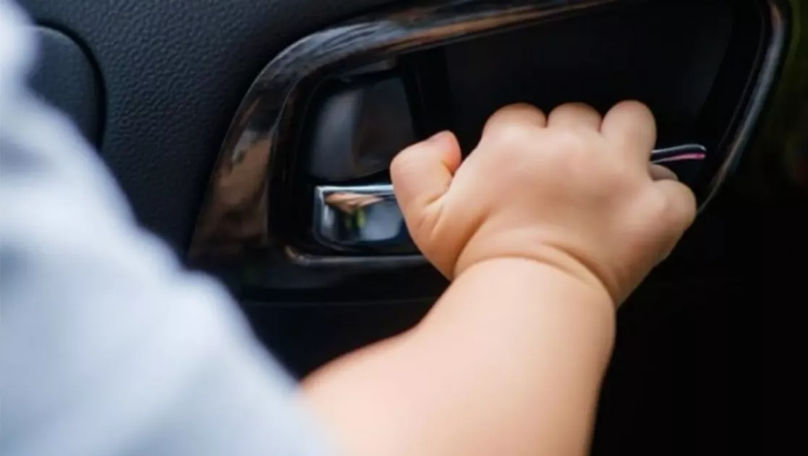 Canicula face victime în Franța. Doi copii au murit într-o mașină lăsată în soare
