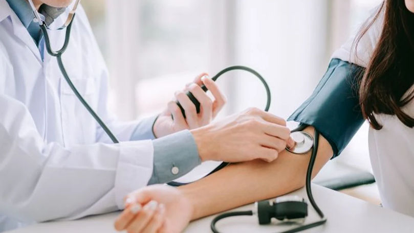 Vrei să scapi de hipertensiune? Alimentele pe care medicii recomandă să le elimini