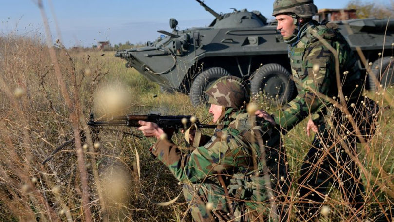 Vârsta de pensionare pentru militari va crește treptat până la 50 de ani