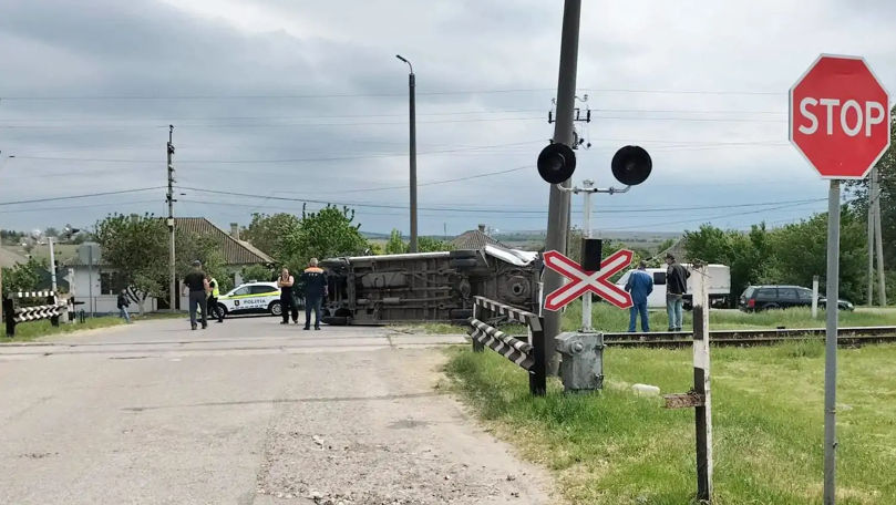 Treceri feroviare fără bariere, tot mai periculoase: 12 accidente și un mort în 2026