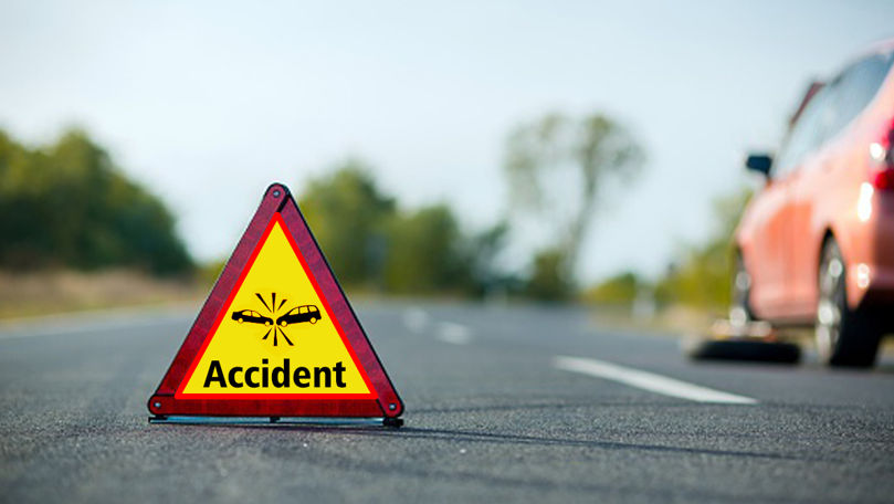 Accident la Cupcini: Două mașini au ajuns în șanț