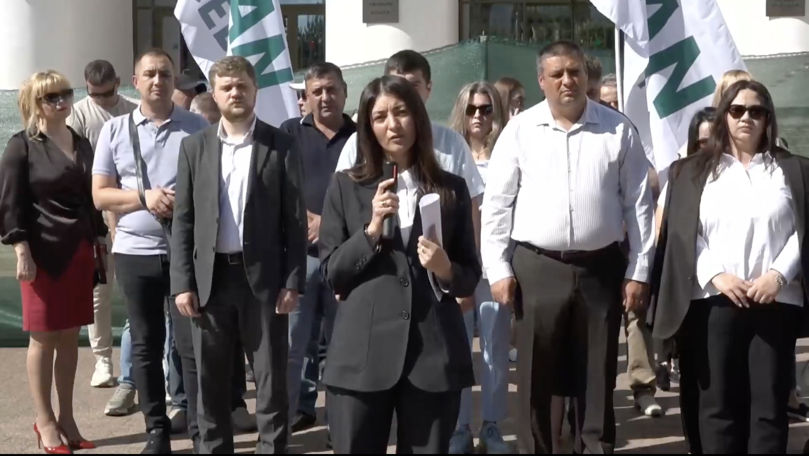 Protest în fața Parlamentului: MAN vrea referendum pentru reforma APL