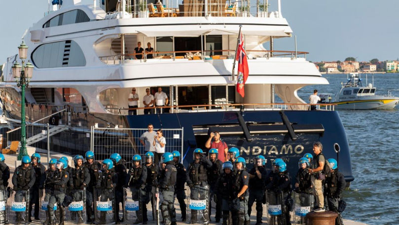 Proteste la Veneția după sosirea ambasadorului SUA cu un iaht de lux
