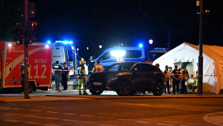 Un mort și 16 răniți după ce o mașină a intrat în mulțime la parada Gay Pride de la Berlin