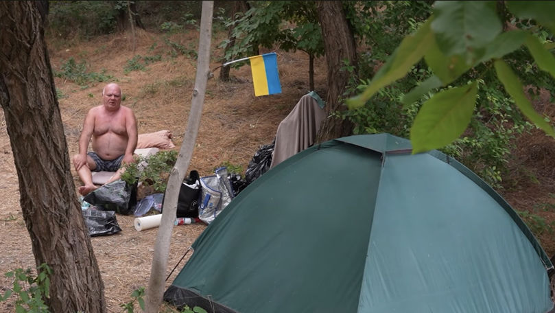 Cort în loc de casă în parcul „Valea Trandafirilor”. Povestea unui refugiat ucrainean