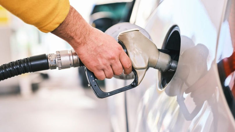 Lovitură pentru șoferi: ANRE vrea să includă un nou cost în prețul carburanților