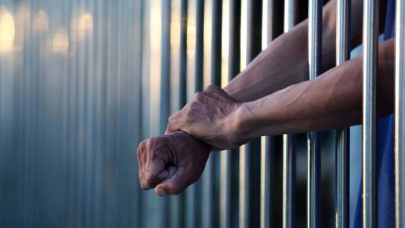 Un bărbat bulgar, condamnat la detenție pe viață în Moldova pentru violul a doi copii