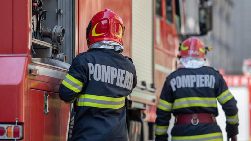 Incendiu la Grătiești: Două autospeciale au fost cuprinse de flăcări