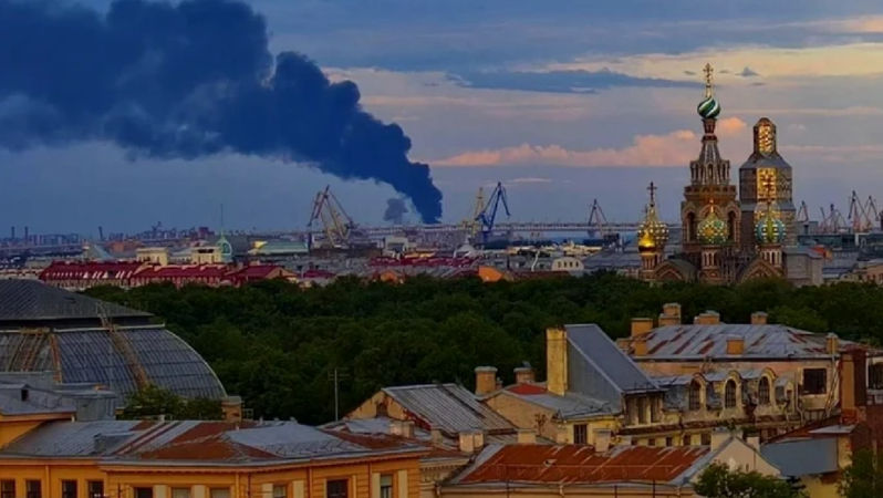 Atac masiv cu drone asupra Sankt Petersburgului: Un terminal petrolier, în flăcări