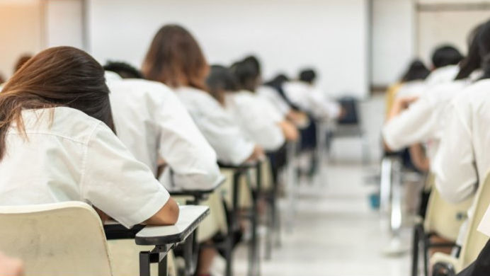 Absolvenții de colegii își pot vedea rezultatele la examenul de calificare