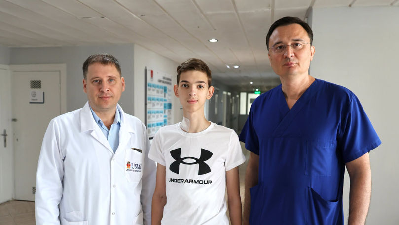 Un băiat de 15 ani a fost salvat printr-un transplant de ficat de la un donator viu