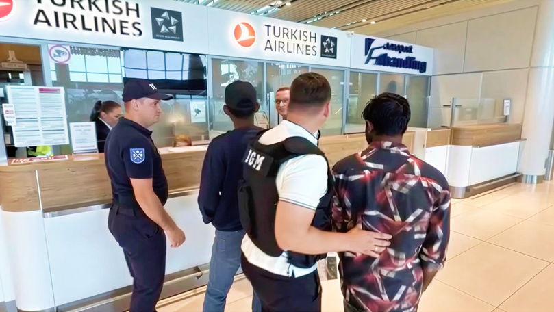 Doi bărbați din Bangladesh și Sri Lanka, îndepărtați sub escortă din Moldova
