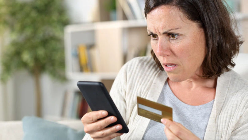 Patru moldoveni au rămas fără 510.000 de lei în urma unor fraude telefonice