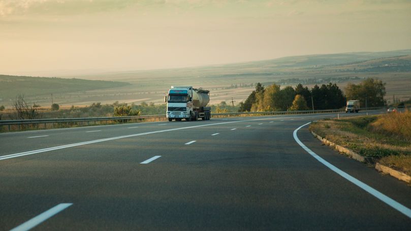 Peste 1.355 km de drumuri naționale vor avea marcaje rutiere noi