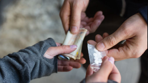 Captură de peste 700 de grame de marijuana: Un bărbat va sta 10,6 ani după gratii
