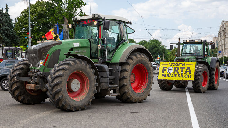 Fermierii amenință cu reluarea protestelor dacă Guvernul nu renunță la majorarea TVA