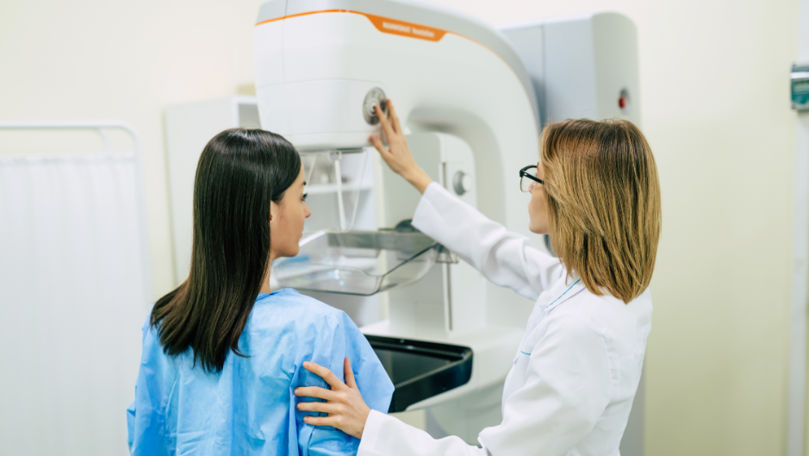 Prevenirea cancerului mamar: Peste 4.300 de femei, consultate de la începutul anului
