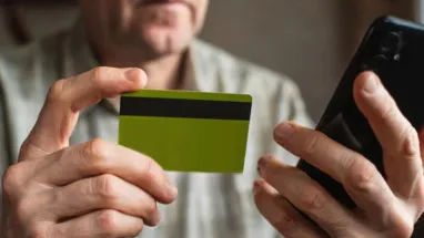 Alte 11 victime ale escrocilor: Cinci dintre ele au luat credite pentru a transfera bani