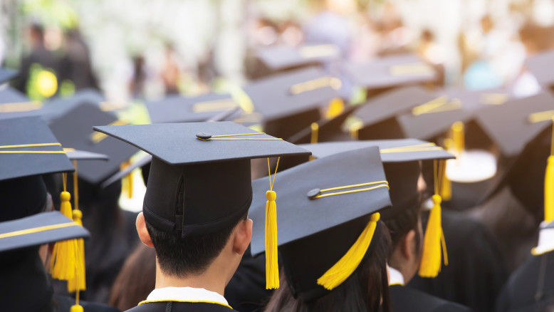 Peste 20.000 de tineri au absolvit studii universitare sau profesionale în 2025