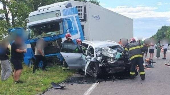Tragedie la Sângerei: Un șofer a murit după ce s-a ciocnit frontal cu un camion