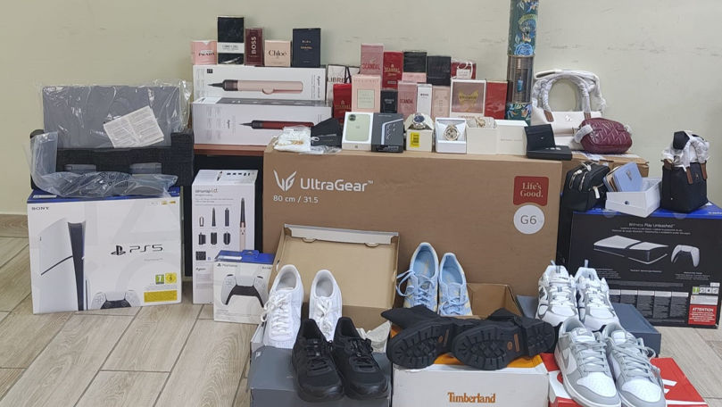 Mărfuri de circa 200.000 de lei fără acte, depistate în mașina unui moldovean