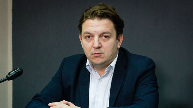 Analist: Inițiativa de suspendare a președintei este „o fumigenă, un PR politic”