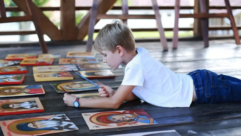 Vara în culorile credinței: Atelier de pictură de icoane pentru copii
