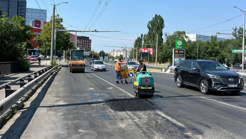 Circa 5.000 de metri pătrați de drumuri, reabilitați într-o săptămână la Chișinău