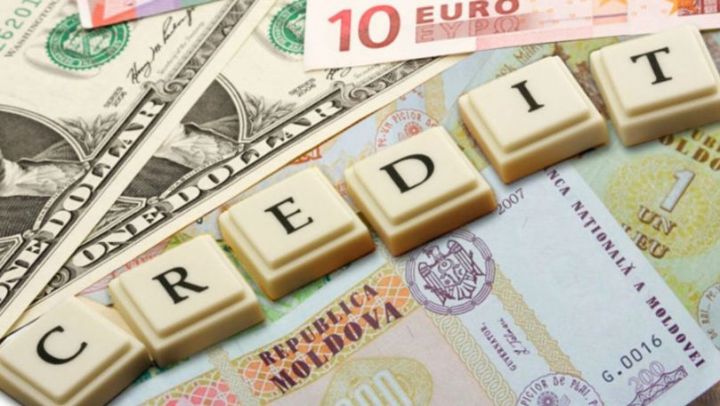 Moldovenii au contractat un volum record de credite în trimestrul doi al anului