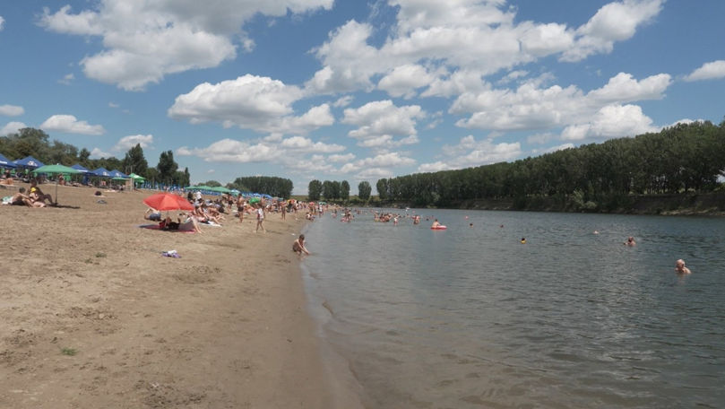Plaja de la Vadul lui Vodă, luată cu asalt: Cât costă relaxarea pe malul Nistrului