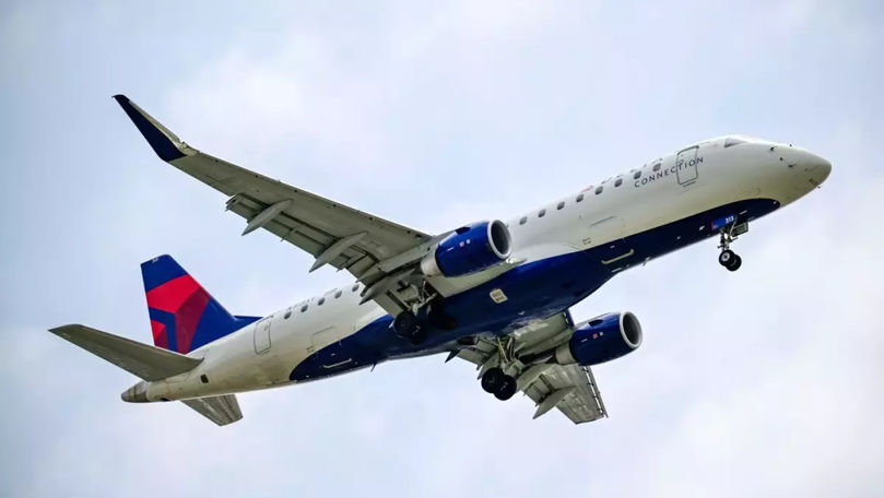 Un avion cu destinaţia Chicago, lovit de artificii. Pilot: Tocmai am auzit bubuitura
