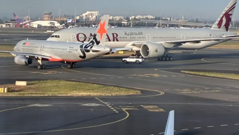 Două avioane, la un pas de coliziune pe aeroportul din Sydney: O persoană, rănită
