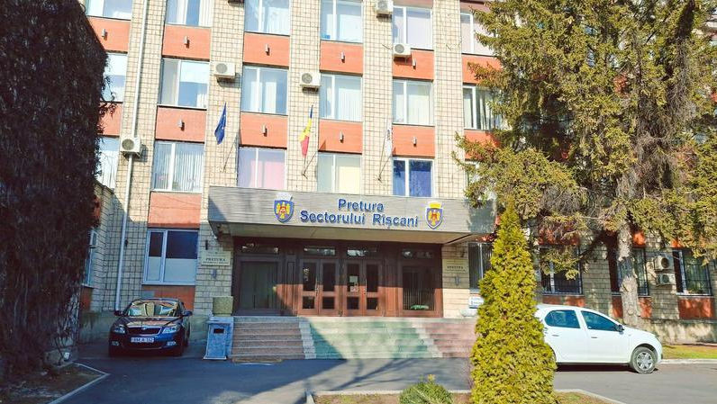 O funcționară de la Primărie, găsită în incompatibilitate de ANI. Ce sancțiune riscă