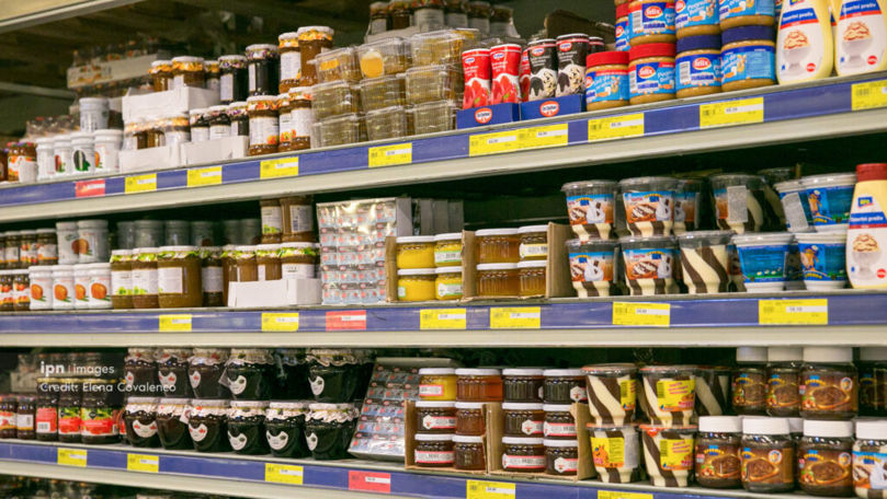 Magazinele, obligate să afișeze țara de origine a produselor alimentare la raft