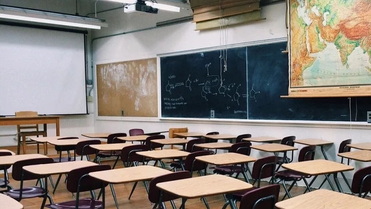 Lucrările de reparație, în plină desfășurare în școli înainte de noul an de studii