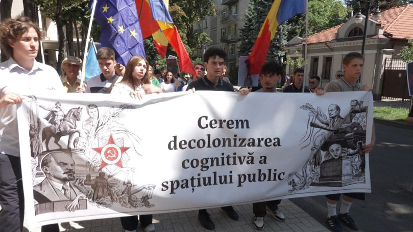 Marș la Chișinău: Se vrea mutarea monumentelor sovietice în muzee